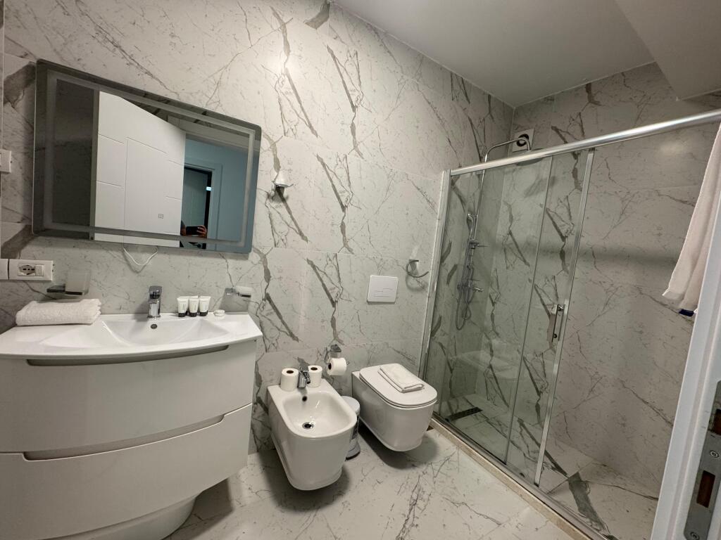 Apartament 2+1 per shitje,BLLOKU