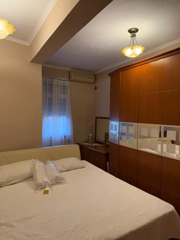 JEPET ME QERA APARTAMENT 2+1 800 EURO QENDER PIAZZA