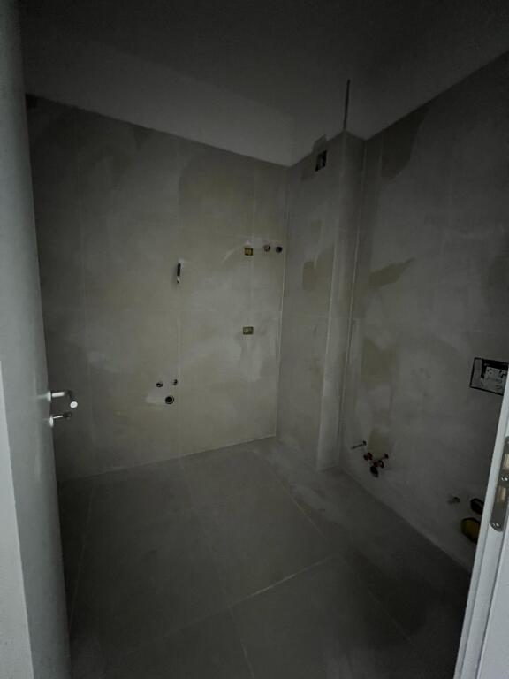 Shitet Apartament 1+1 tek Univers City
