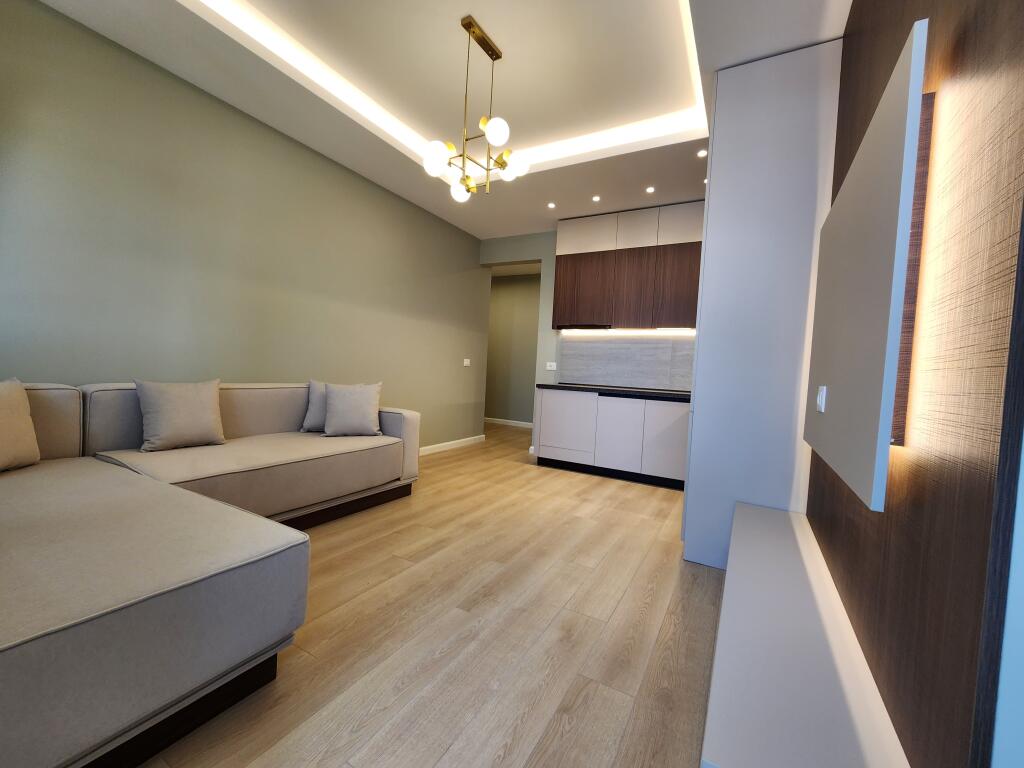 SHITET: 1+1 (Qendër - Rr. Kavajës 📍) 100% e rikonstruktuar - Pallat i Ri - Kati 7, Sip 57.6 m² Ideale për Investim | E kompletuar 100% e re