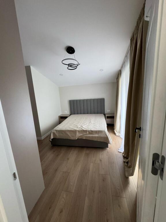 Jepet me Qera Vile ,Rruga e Vilave ,Teg, 1100 Euro/Muaj