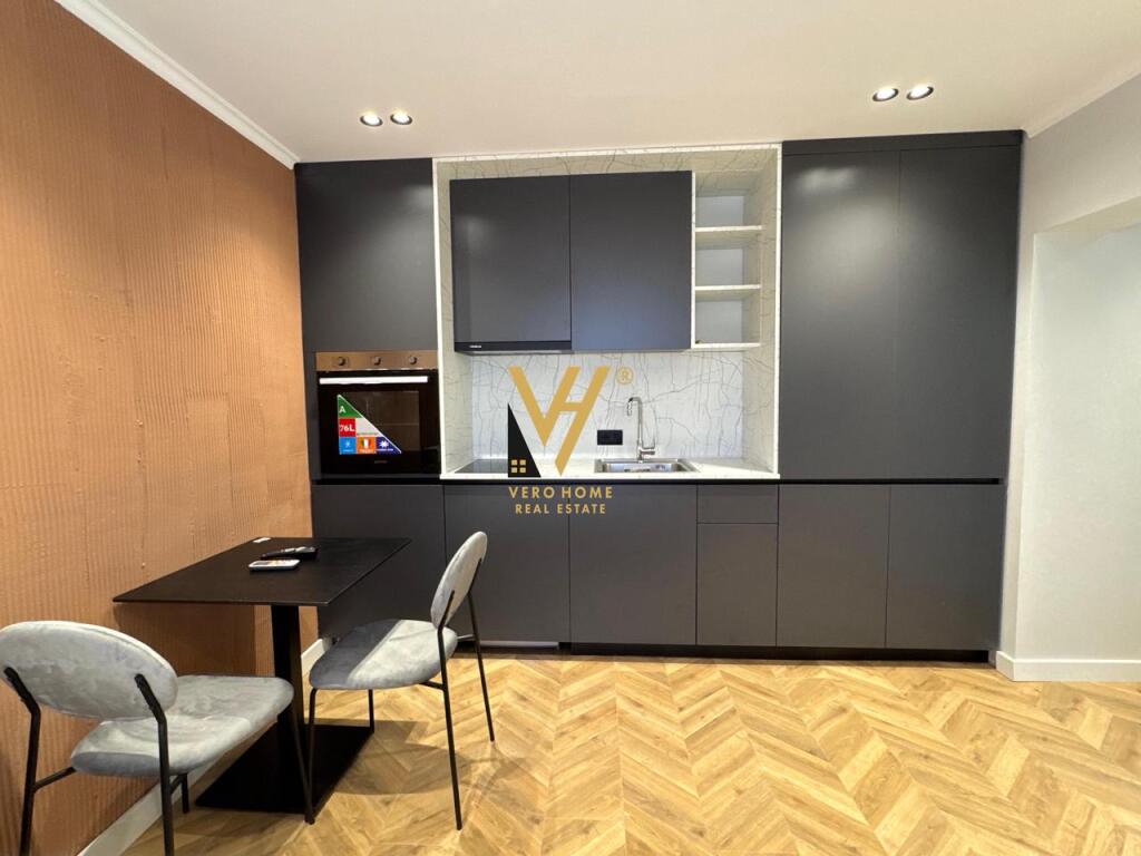 SHITEN 2 APARTAMENTE + STUDO TE RRUGA MINE PEZA 268.000 EURO