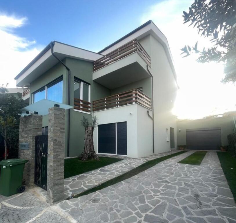 Villa in vendita a Long Hill Residence vicino a Teg