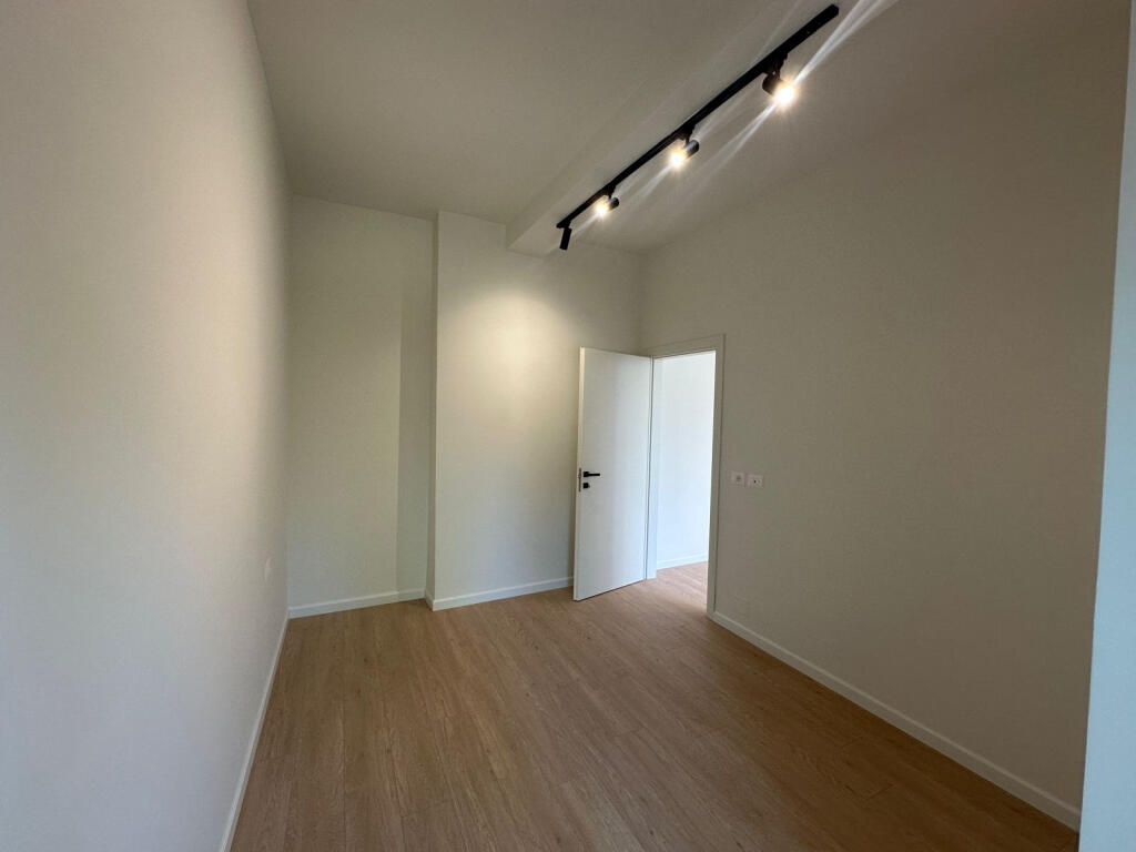 Office for Rent 1+1 at the Train Station (ID BZ2668) Tirana