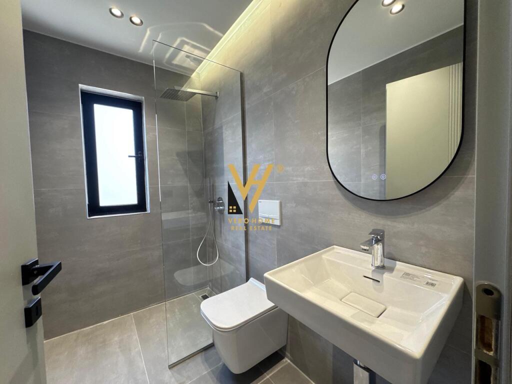 SHITEN 2 APARTAMENTE + STUDO TE RRUGA MINE PEZA 268.000 EURO