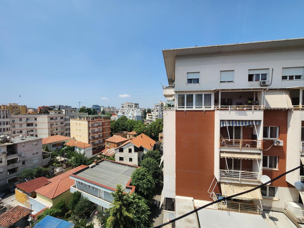 SHITET: 1+1 (Qendër - Rr. Kavajës 📍) 100% e rikonstruktuar - Pallat i Ri - Kati 7, Sip 57.6 m² Ideale për Investim | E kompletuar 100% e re