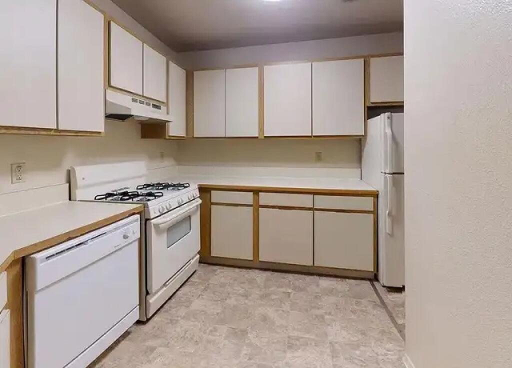 Appartamento In Affitto 1+1 Vicino Komuna e Parisit (ID B2101197) Tirana