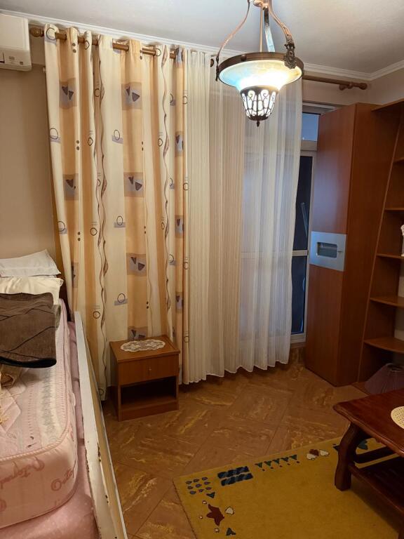 JEPET ME QERA APARTAMENT 2+1 800 EURO QENDER PIAZZA