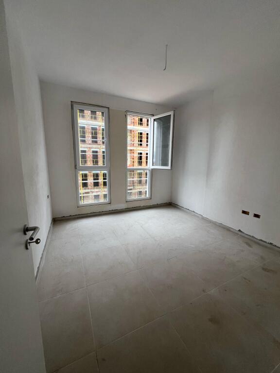 Shitet Apartament 1+1 tek Univers City