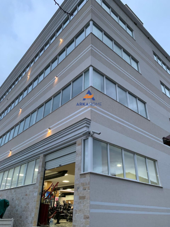 BUILDING FOR RENT 3000M2 "IN PEZE" 7500 EURO