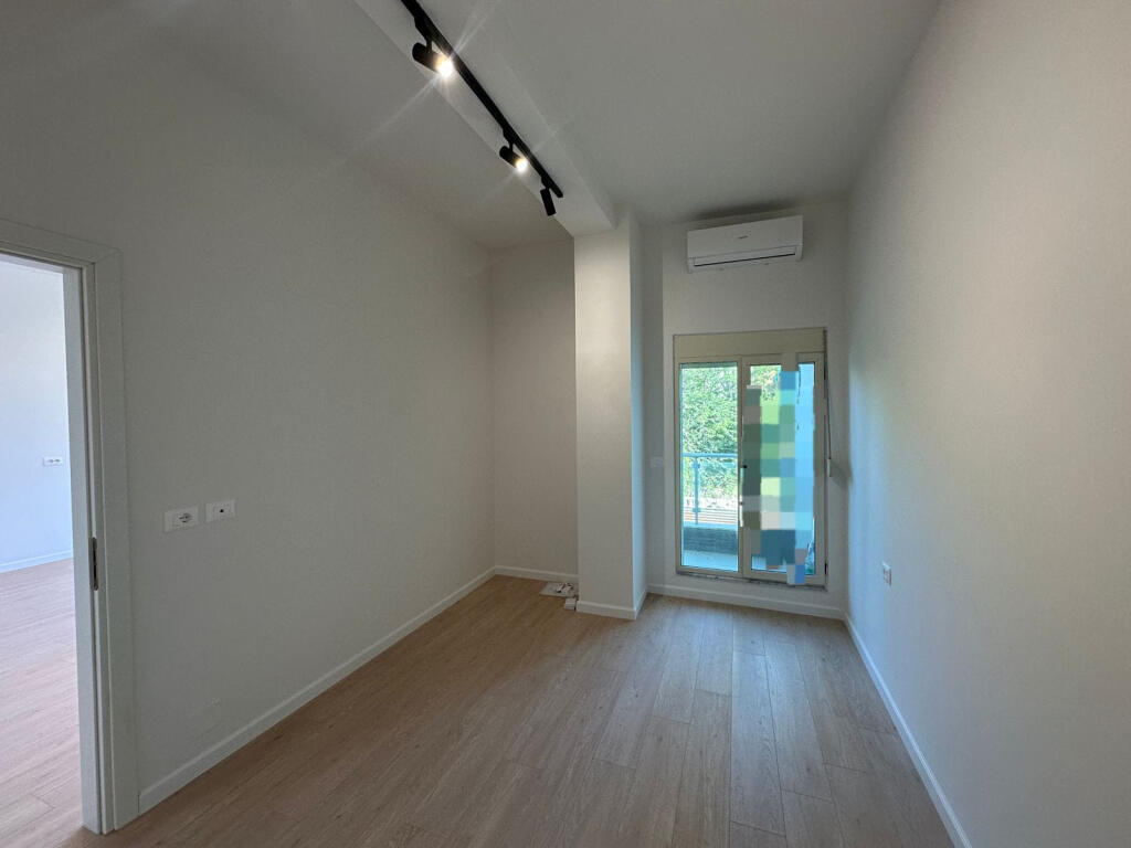 Office for Rent 1+1 at the Train Station (ID BZ2668) Tirana