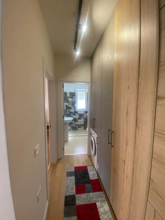 Apartament 1+1 me qera + parking 500 eu