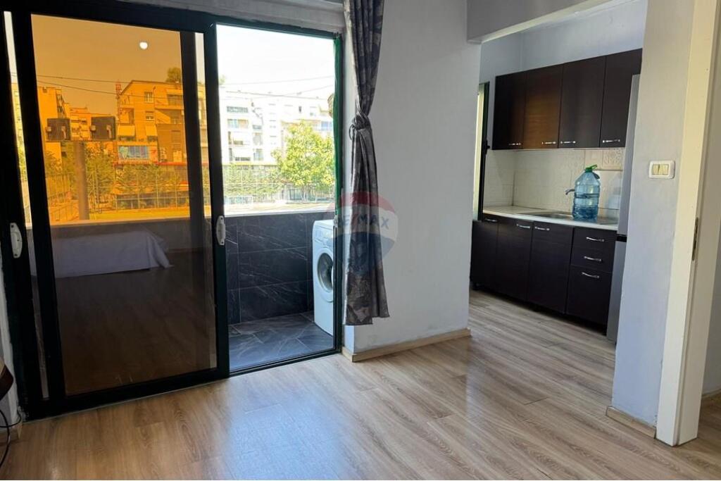 APARTAMENT 1+1 &amp; DEPO PER SHITJE NE LAPRAKE !