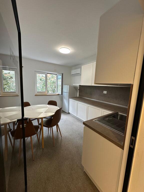 🏢Apartment for Offices for Rent – Durres Street, near the Embassies 💶 Price: 2,000 Euro/monthJ