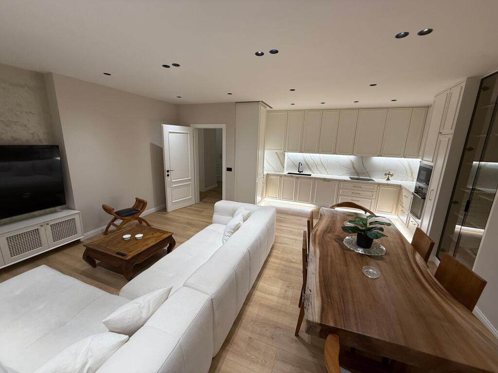 Apartament luksoz me qira