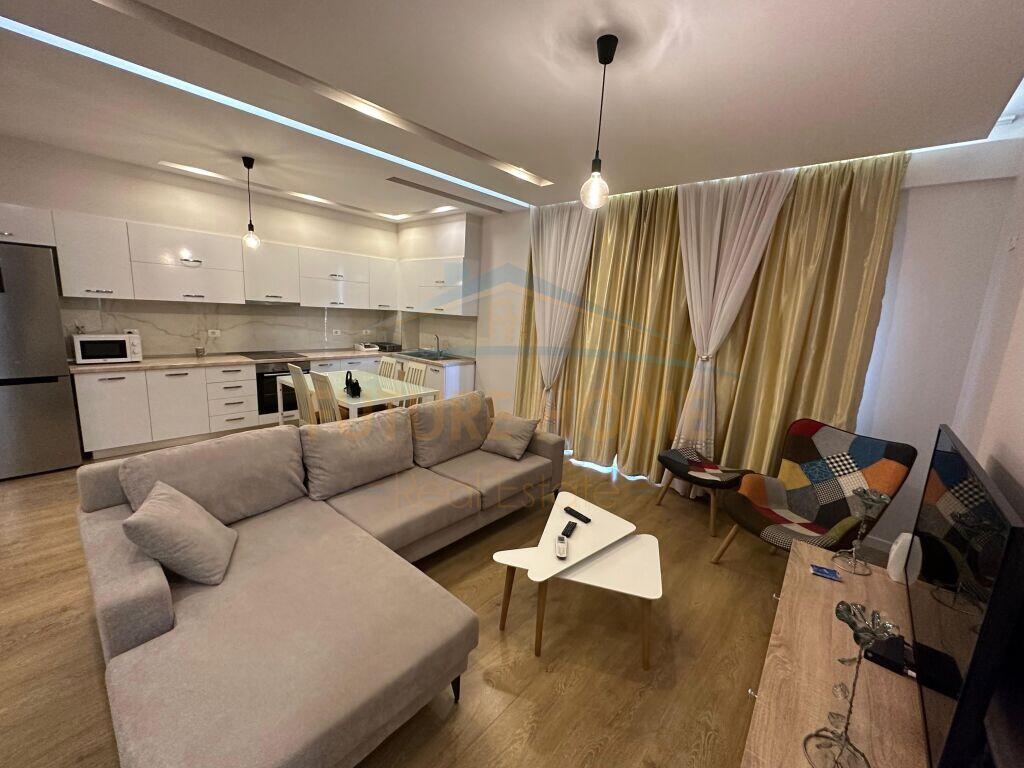 Shitet, Apartament 2+1+2, Liqeni i Thate
