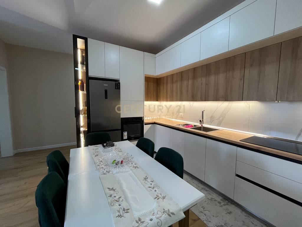 Liqeni i Thatë, Appartamento 2+1+2 in vendita!