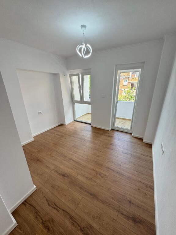 Shitet Apartament 2+1 
