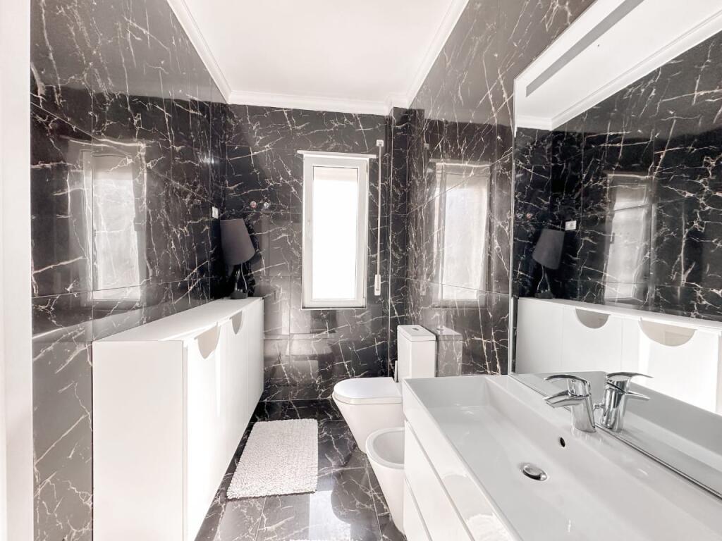 SHITET SUPER APARTAMENT 3+1+2+ POST PARKIMI - KOPSHTI BOTANIK