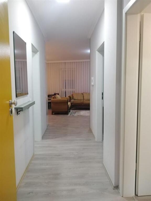 Jepet me qera 2+1+2+ ballkon Tek kompleksi Magnet