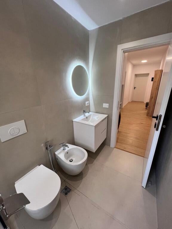 🏠 𝐅𝐎𝐑 𝐑𝐄𝐍𝐓 – 𝐀𝐩𝐚𝐫𝐭𝐦𝐞𝐧𝐭 𝟐+𝟏 📍 Zogu I Boulevard – near the Ministry of Justice