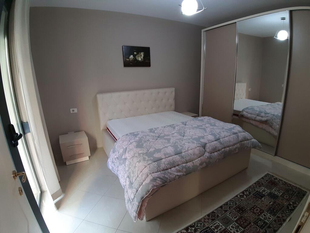 Apartament 1+1 me qira prane rruges Kosovareve!