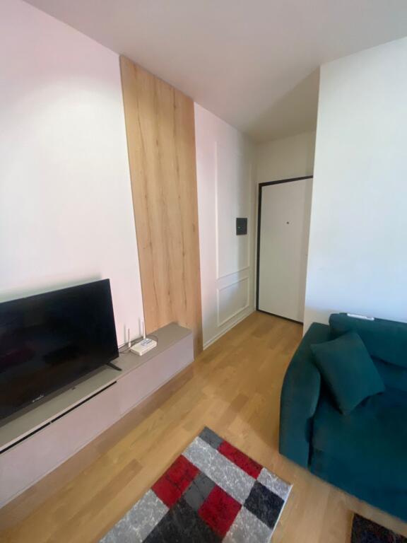 Apartament 1+1 me qera + parking 500 eu