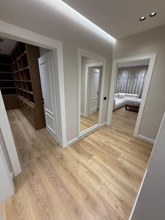 Apartament luksoz me qira