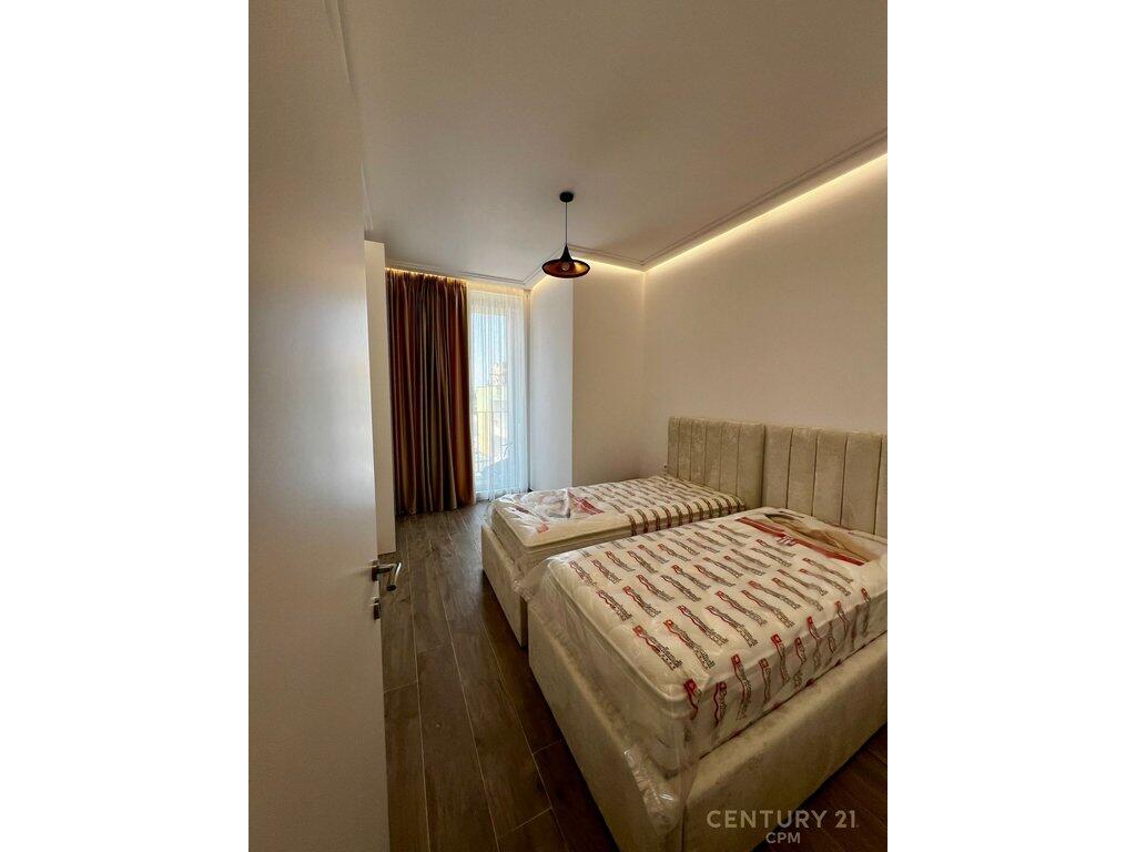 🏢 Apartament 2+1 + Post Parkimi me Qira – Shkolla e Kuqe, Tiranë