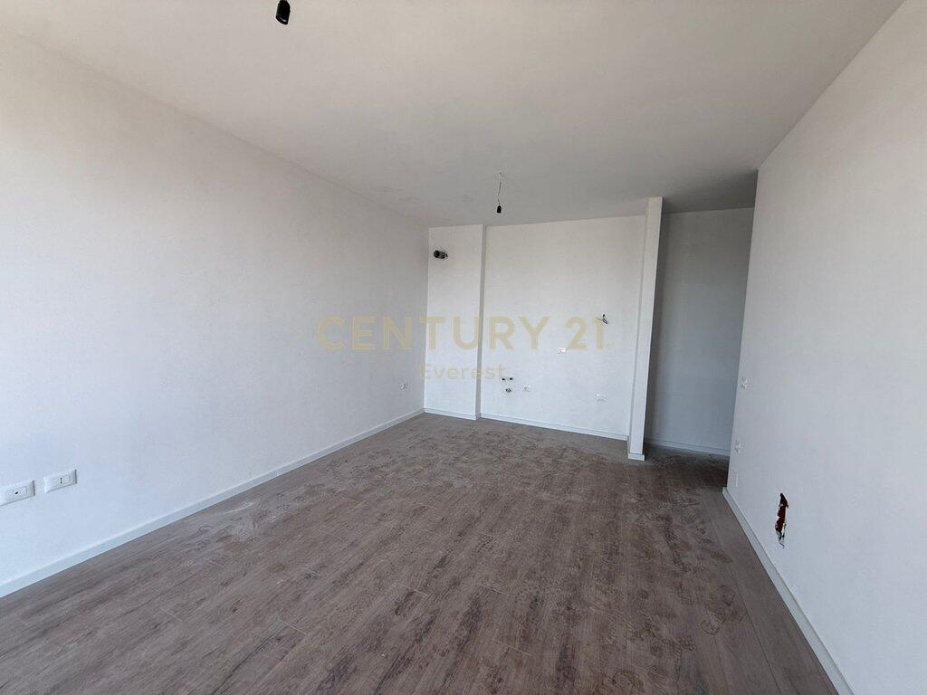 🏙️ BULEVARDI I RI – SHESIM APARTAMENT 1+1
