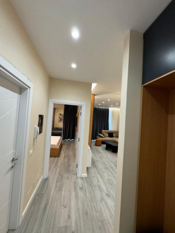 JEPET ME QERA APARTAMENT 1+1 900 EURO KOMPLEKSI OLIMPIK KOMUNA E PARISIT