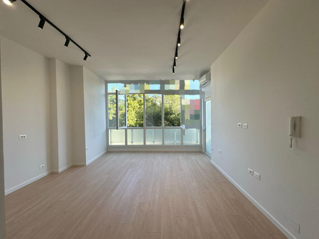 Office for Rent 1+1 at the Train Station (ID BZ2668) Tirana