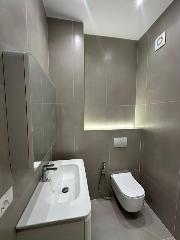 Office for Rent 1+1 at the Train Station (ID BZ2668) Tirana