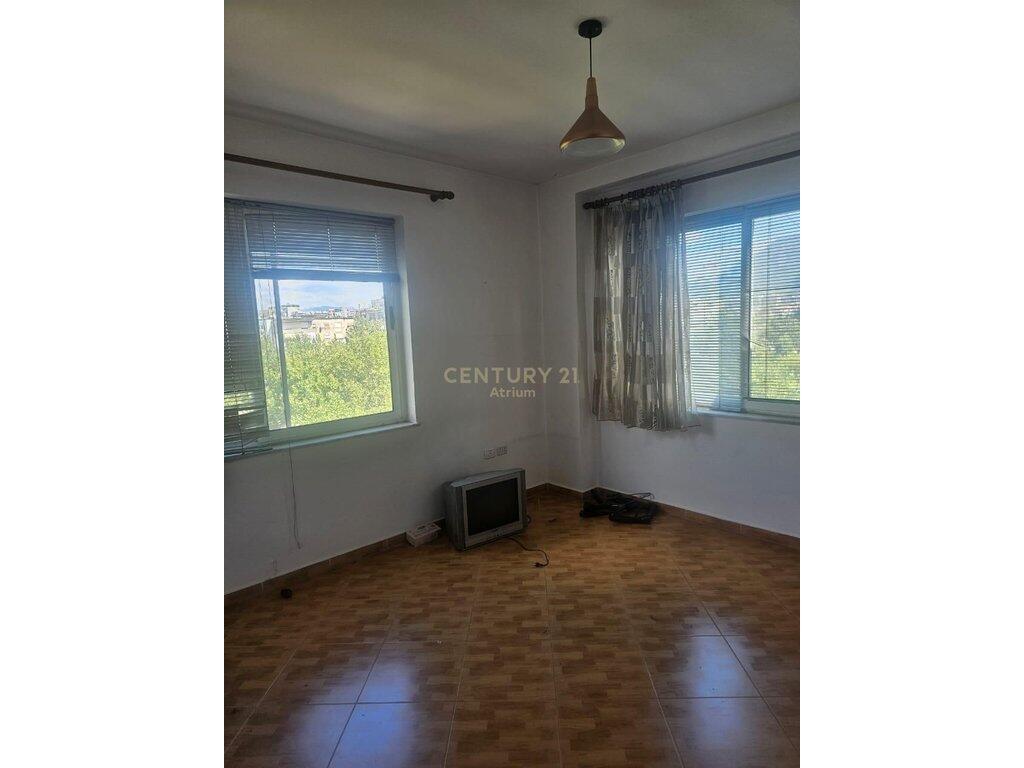 🏡 Shitet Apartament 2+1+2 Tualete + 2 Ballkone – Pranë Maternitetit të Ri, Brryli
