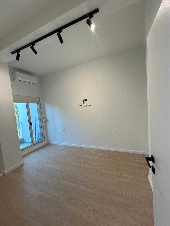 OFFICE FOR RENT 60M2 TRAIN STATION 500 EURO