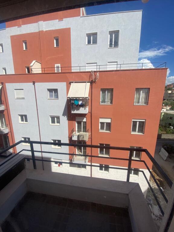 Apartament 1+1 me qera + parking 500 eu