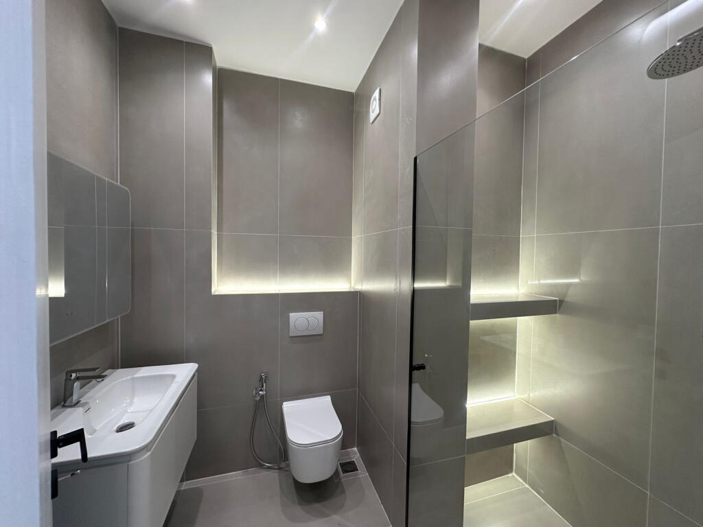 Office for Rent 1+1 at the Train Station (ID BZ2668) Tirana
