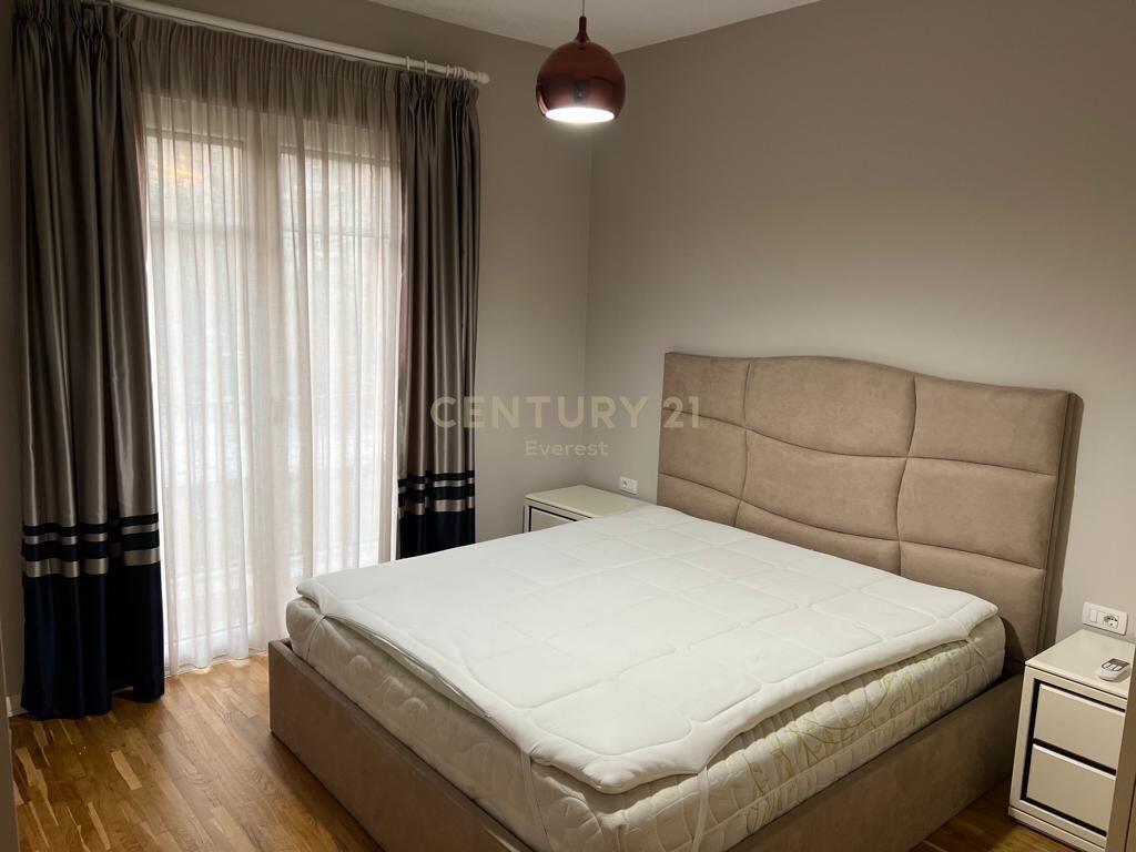 🌿 SECRET GARDEN – Jepet me Qira Apartament 3+1+2 + Kopsht & 2 Poste Parkimi