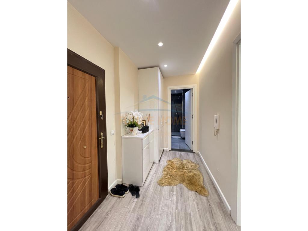 Shitet, Apartament 1+1, Unaza e Re.