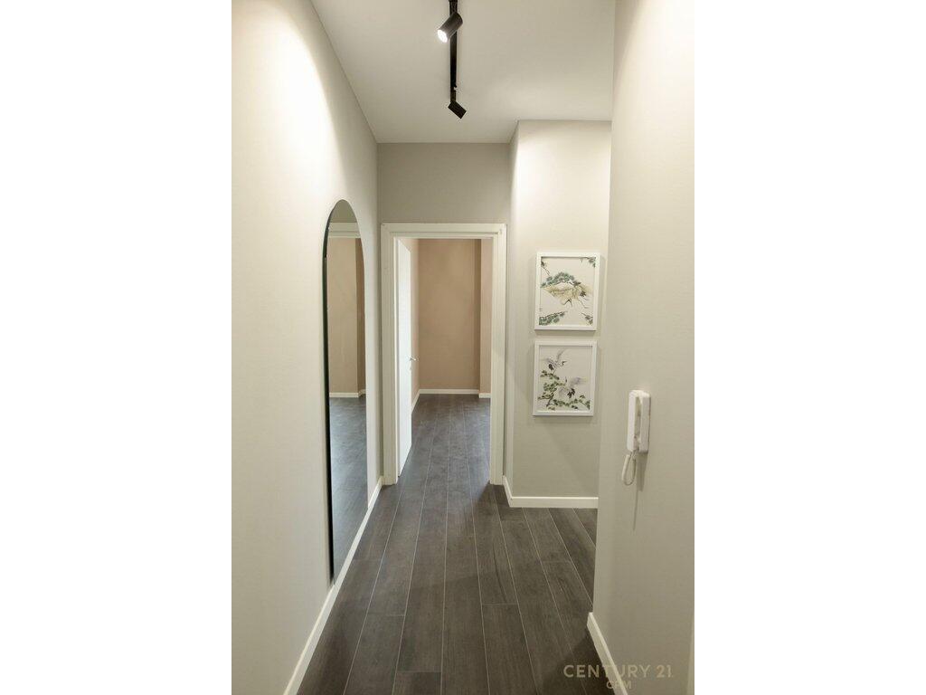 Shitet Apartament 1+1 pranë Qendrës.