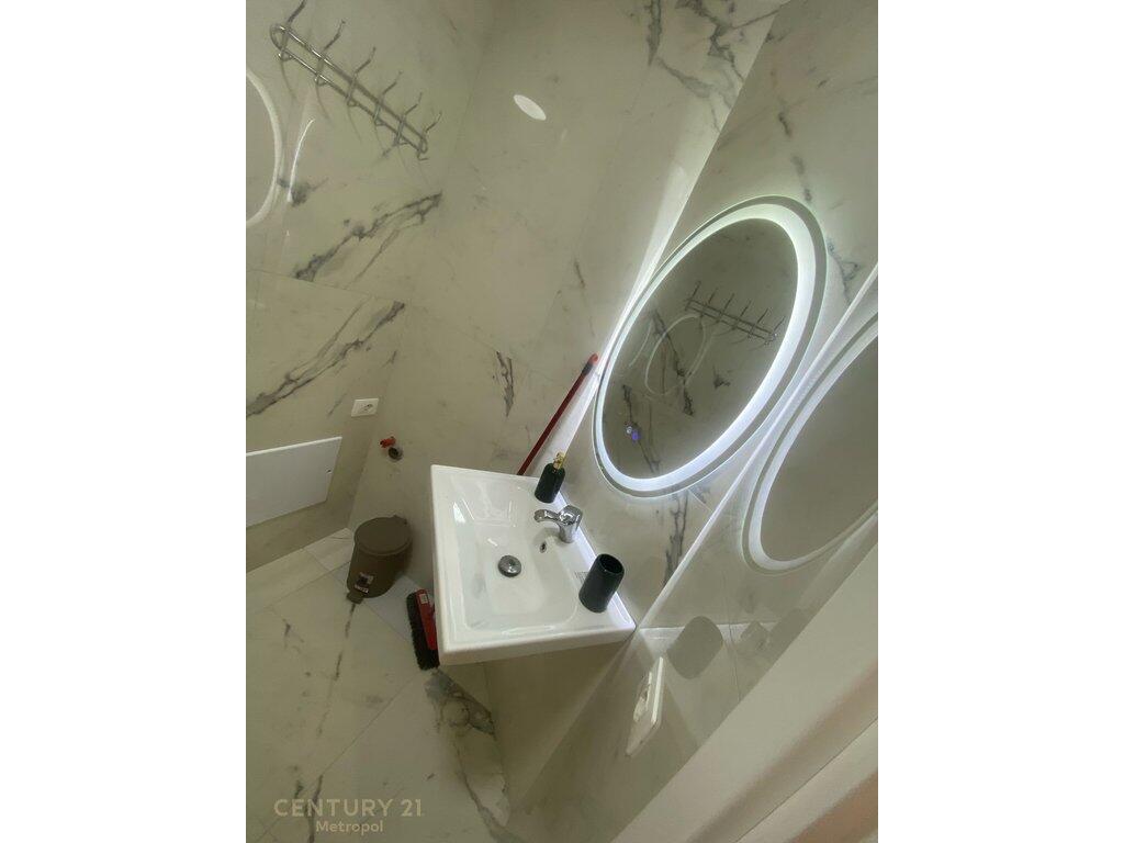 1+1 apartment for rent near Cafe Flora!