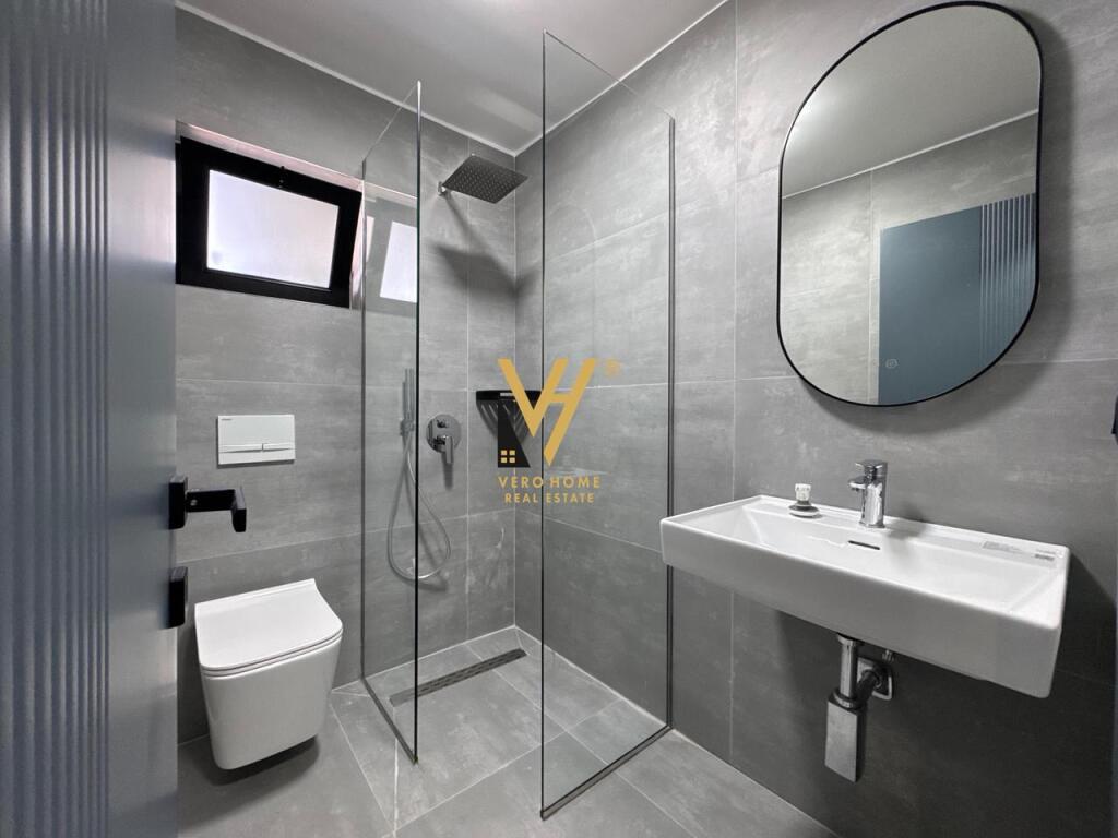 SHITEN 2 APARTAMENTE + STUDO TE RRUGA MINE PEZA 268.000 EURO