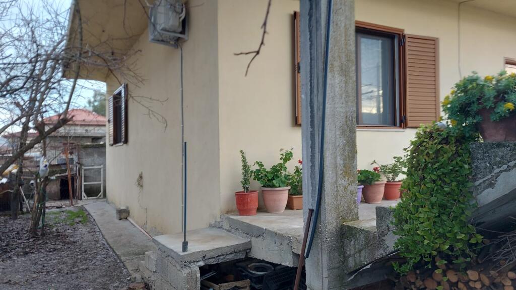 VENDESI PRIVATA 3+1 IN VENDITA A PATOS, FIER!
