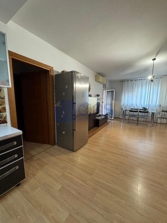 Affittasi appartamento 2+1 presso Kodra e Diellit