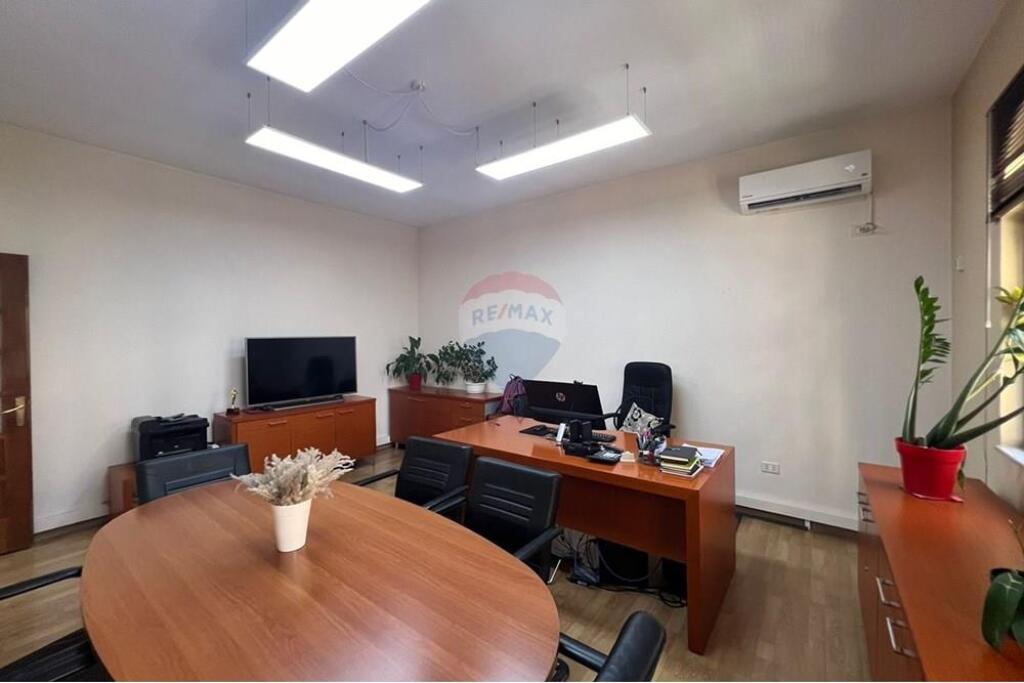 AMBIENT PER ZYRA+PARKIM ME QERA NE KOMUNEN E PARISIT PRANE RRETHIT