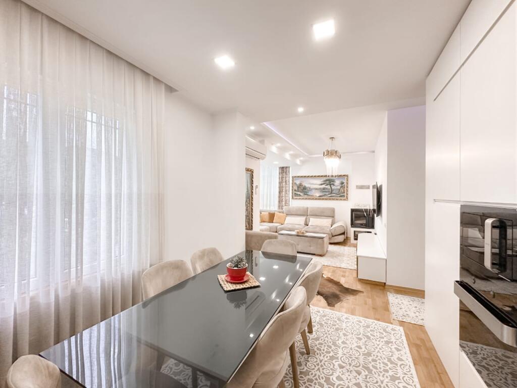 SHITET SUPER APARTAMENT 3+1+2+ POST PARKIMI - KOPSHTI BOTANIK