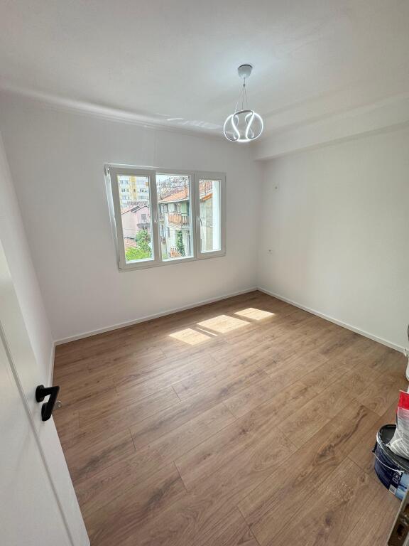Shitet Apartament 2+1 
