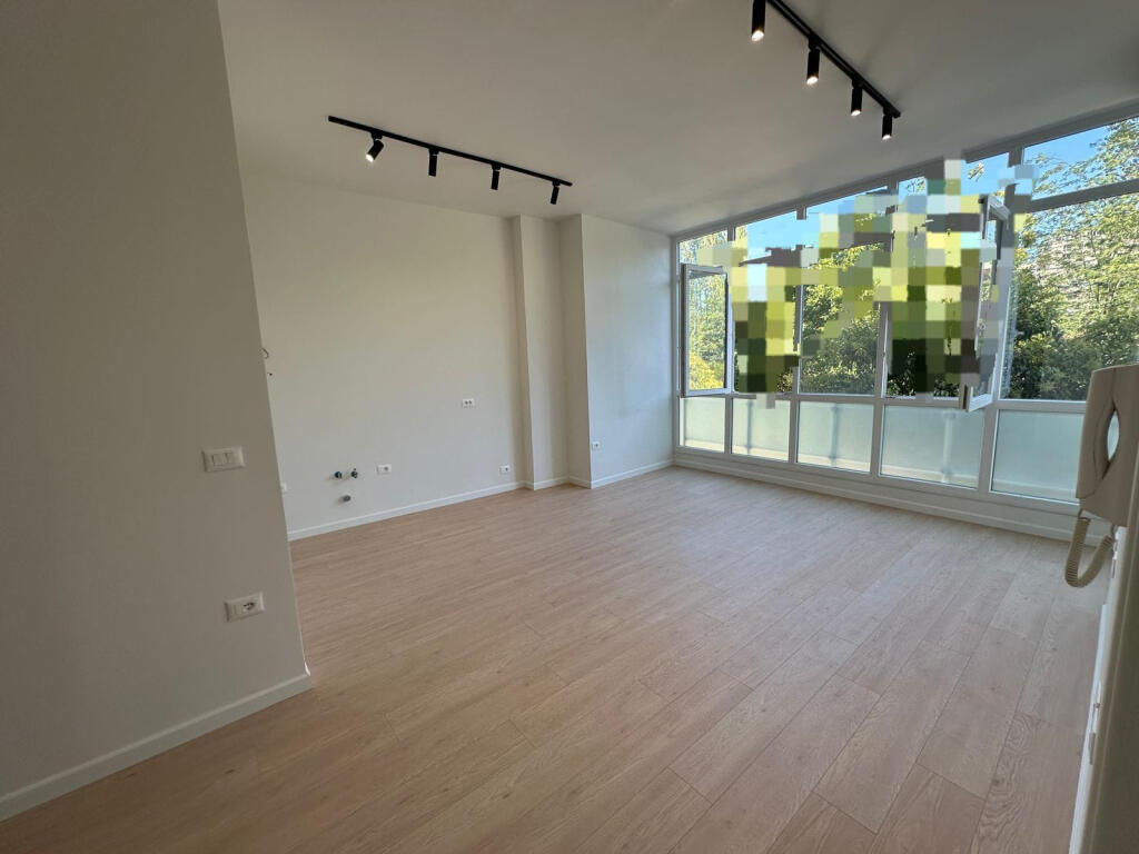 Office for Rent 1+1 at the Train Station (ID BZ2668) Tirana