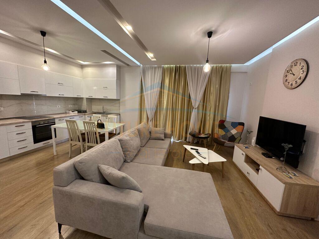 Shitet, Apartament 2+1+2, Liqeni i Thate