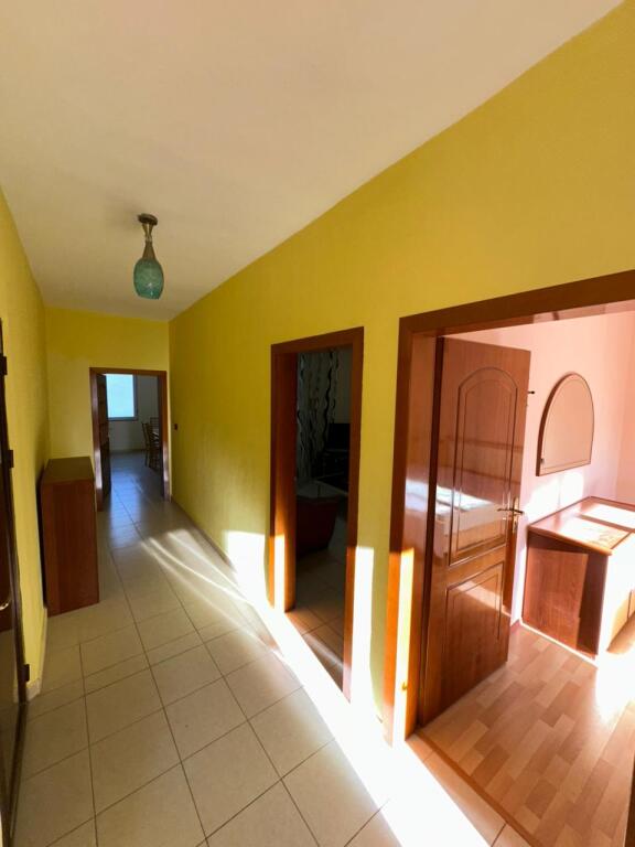 APPARTAMENTO IN VENDITA * 2+1 + Cucina separata e ampio balcone 📍 Indirizzo: KOPSHTI IVINA ZONA 3